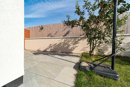 grey-garden-patio