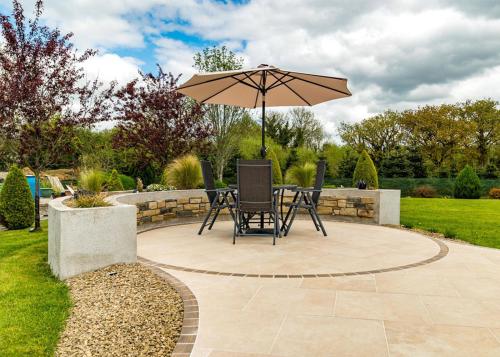 Loose Stone and Travertino patio slabs